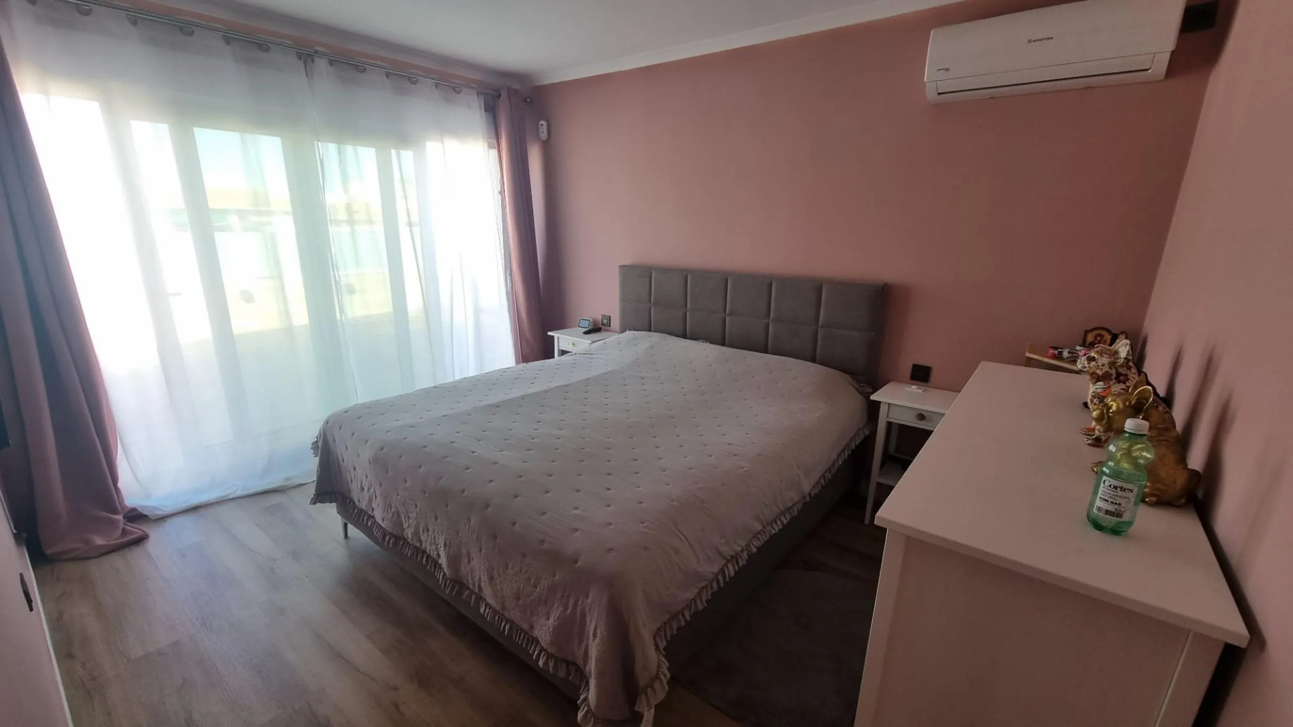 Fully renovated villa with private pool and solar panels!