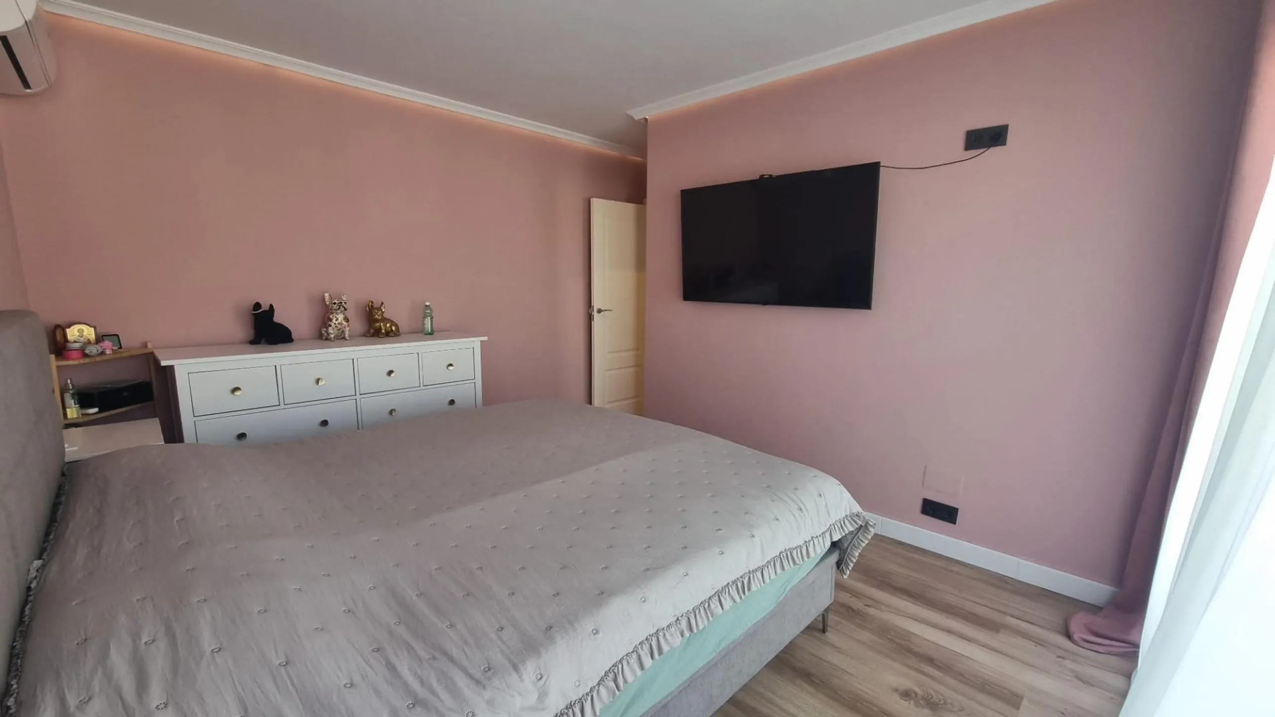 Fully renovated villa with private pool and solar panels!