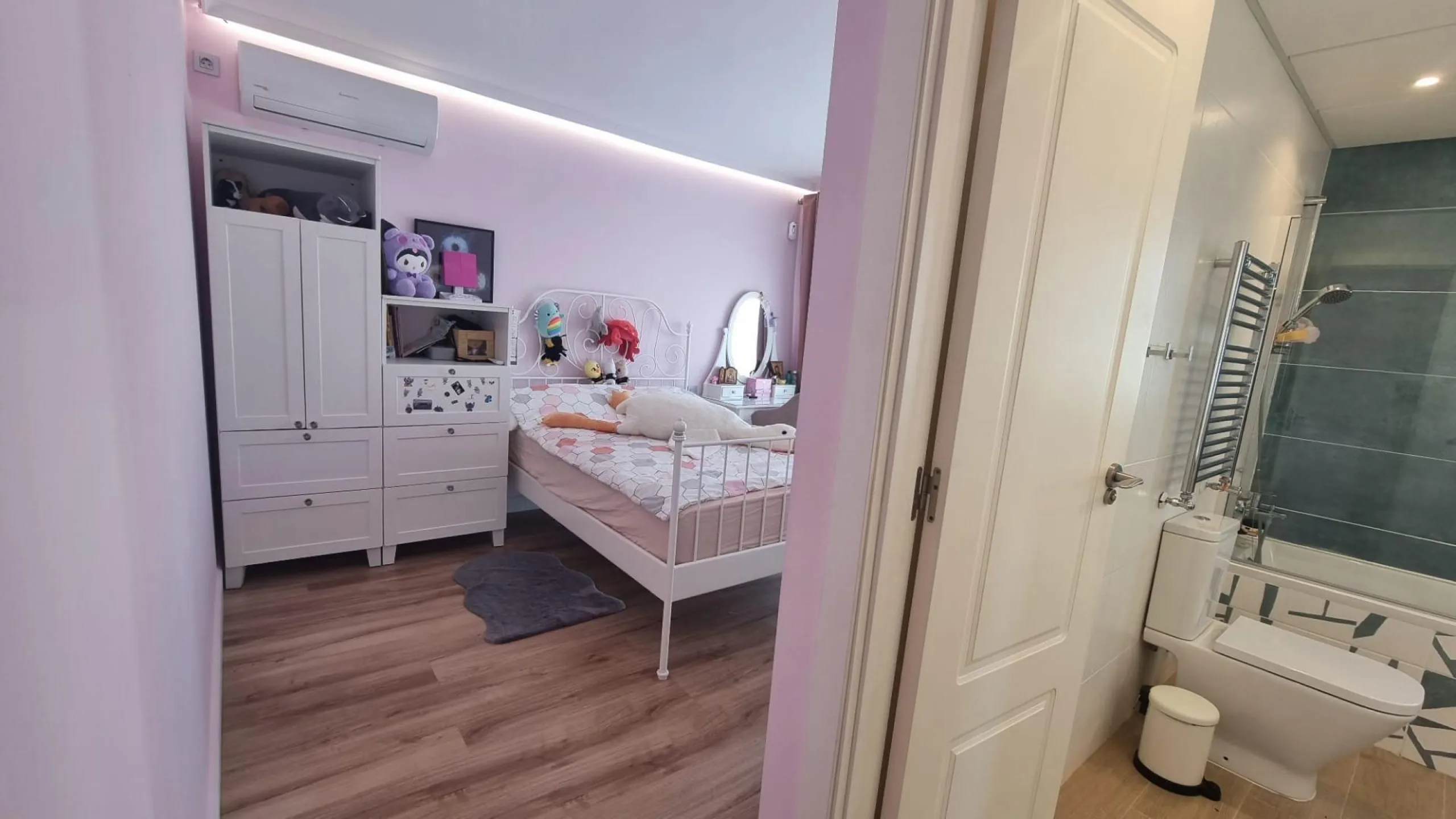 Fully renovated villa with private pool and solar panels!