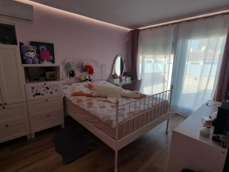 Fully renovated villa with private pool and solar panels!