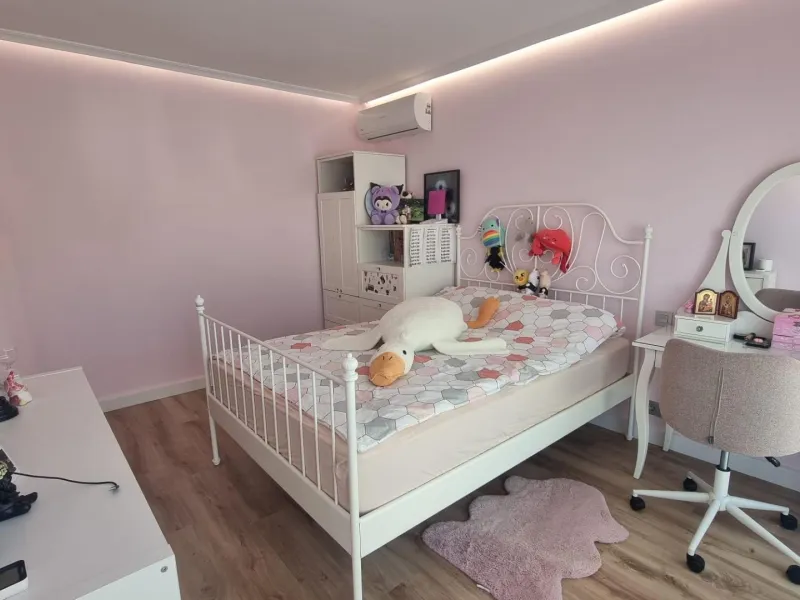 Fully renovated villa with private pool and solar panels!