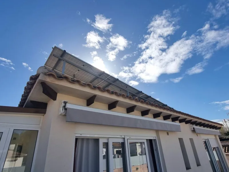 Fully renovated villa with private pool and solar panels!