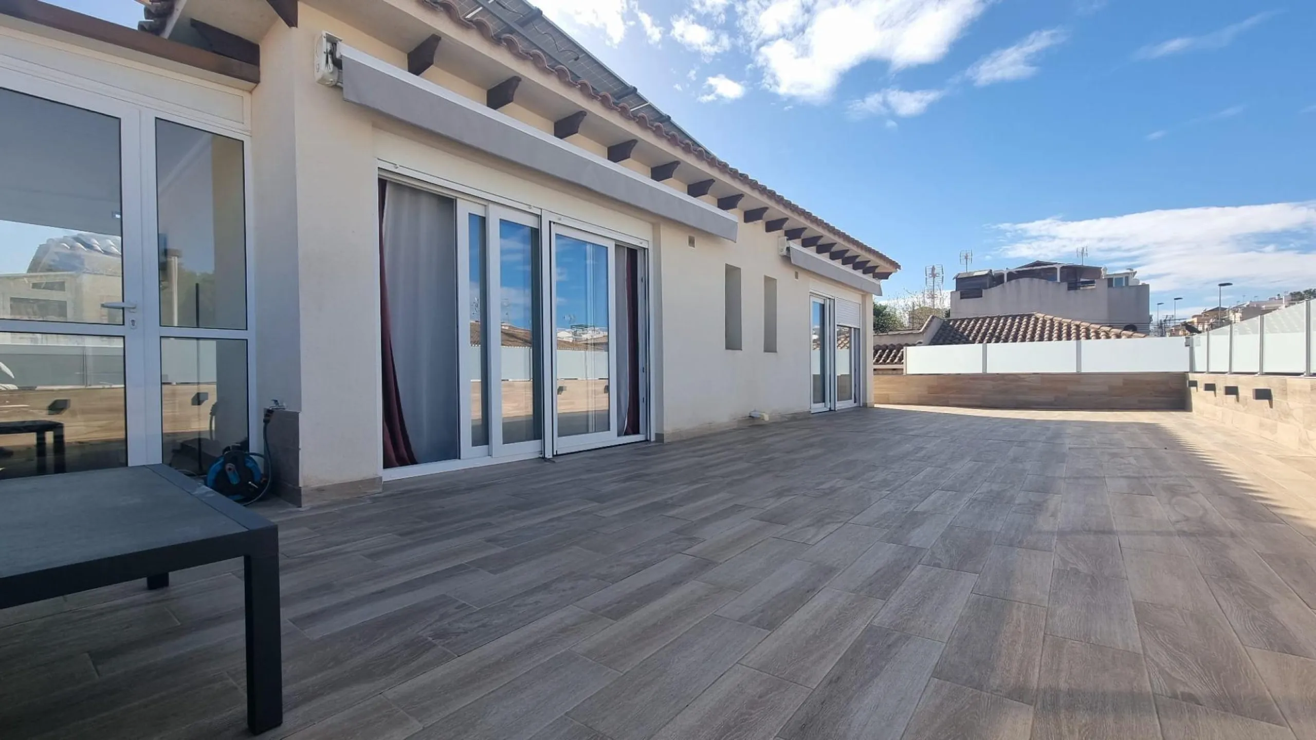 Fully renovated villa with private pool and solar panels!