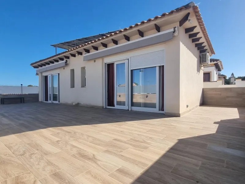 Fully renovated villa with private pool and solar panels!