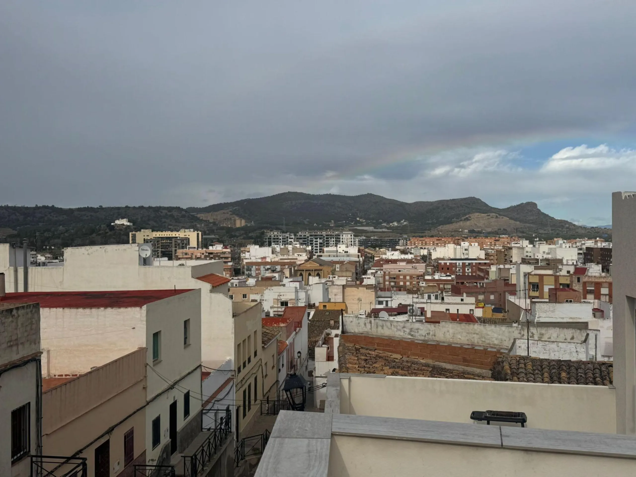 Adosado de diseño con 3 terrazas y vistas al mar y al Castillo de Sagunto