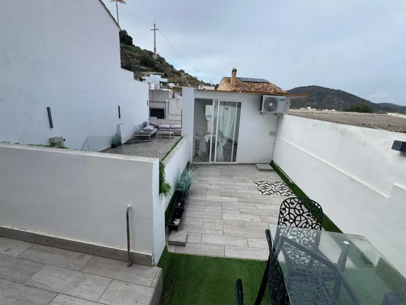 Adosado de diseño con 3 terrazas y vistas al mar y al Castillo de Sagunto