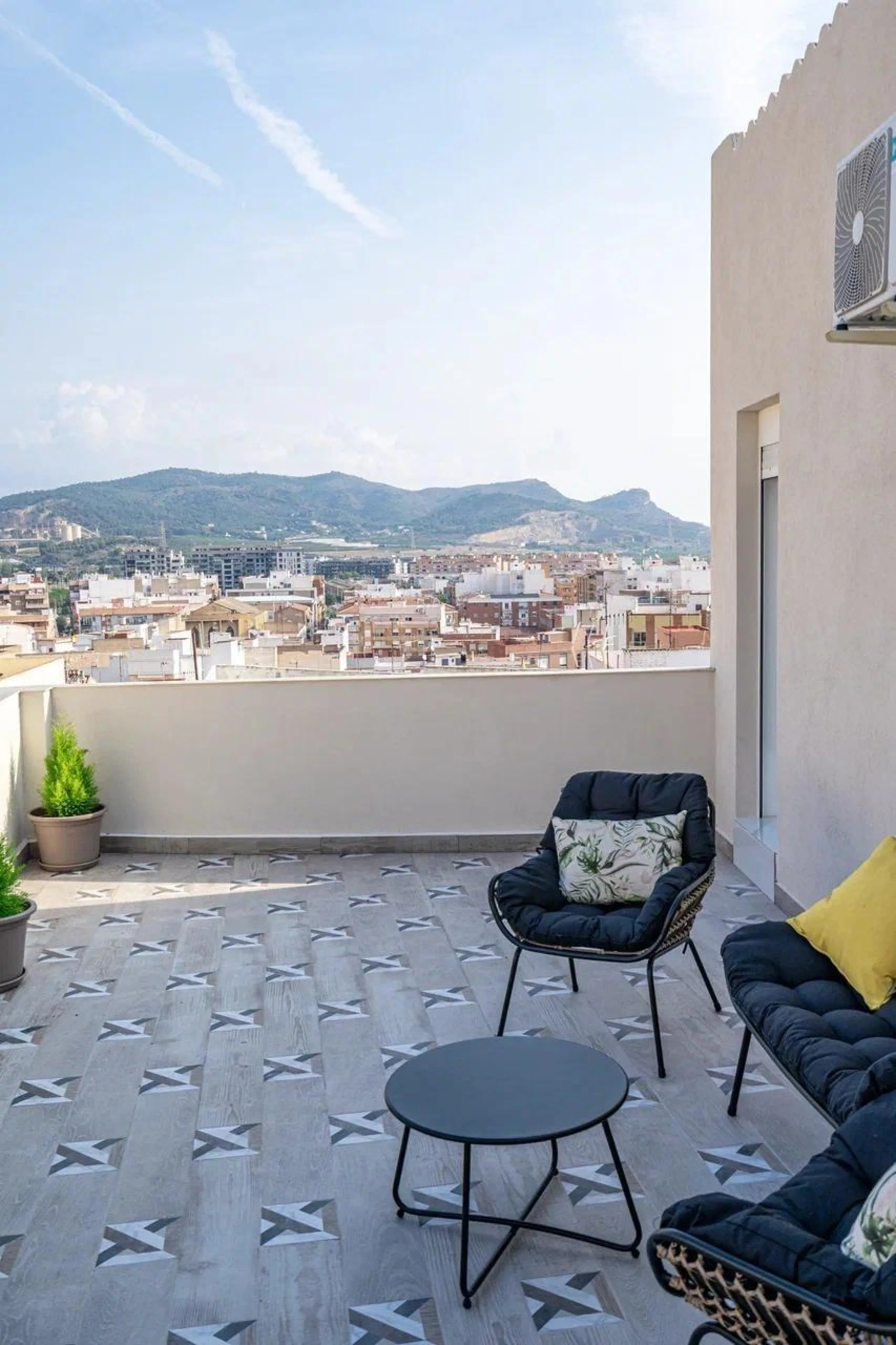 Elegant Terraced House of 150 m² with Designer Renovation and Panoramic Views over Sagunto ✨