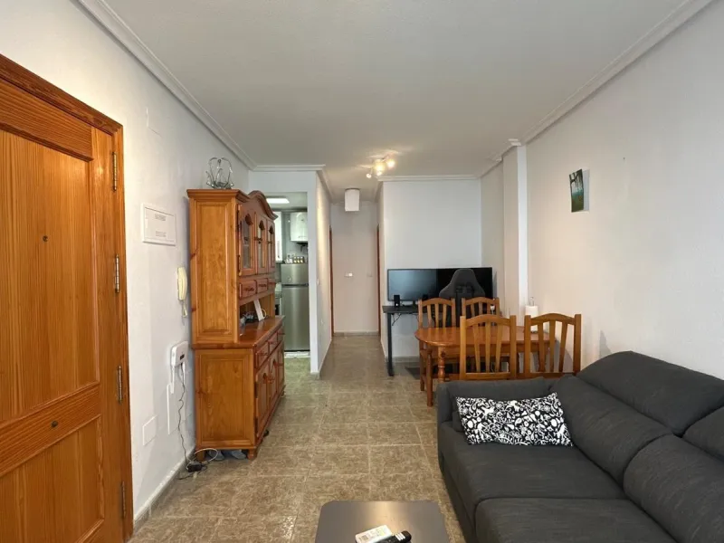 1 BEDROOM, 1 BATHROOM APARTMENT WITH TERRACE IN THE CENTER OF TORREVIEJA