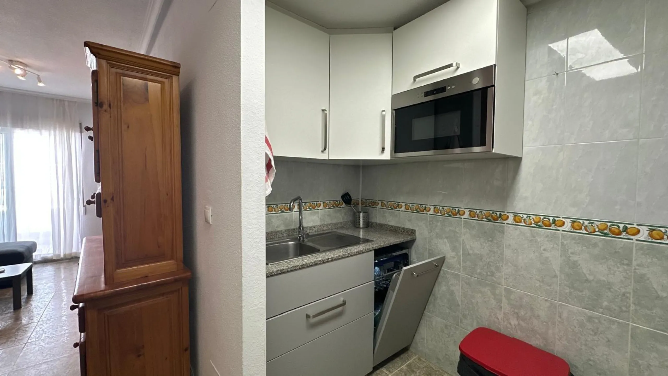 1 BEDROOM, 1 BATHROOM APARTMENT WITH TERRACE IN THE CENTER OF TORREVIEJA