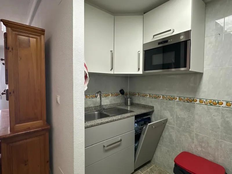1 BEDROOM, 1 BATHROOM APARTMENT WITH TERRACE IN THE CENTER OF TORREVIEJA