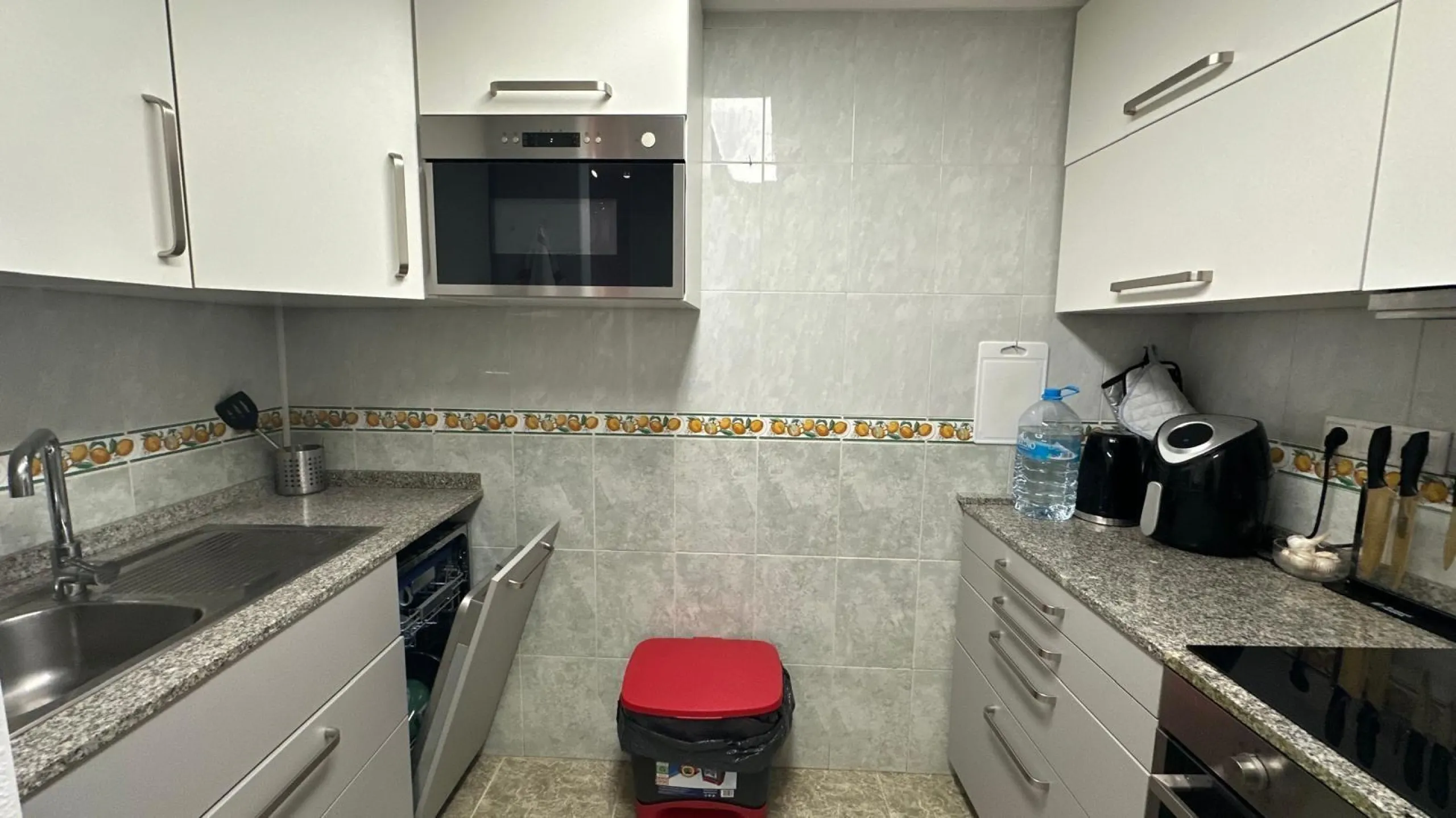 1 BEDROOM, 1 BATHROOM APARTMENT WITH TERRACE IN THE CENTER OF TORREVIEJA