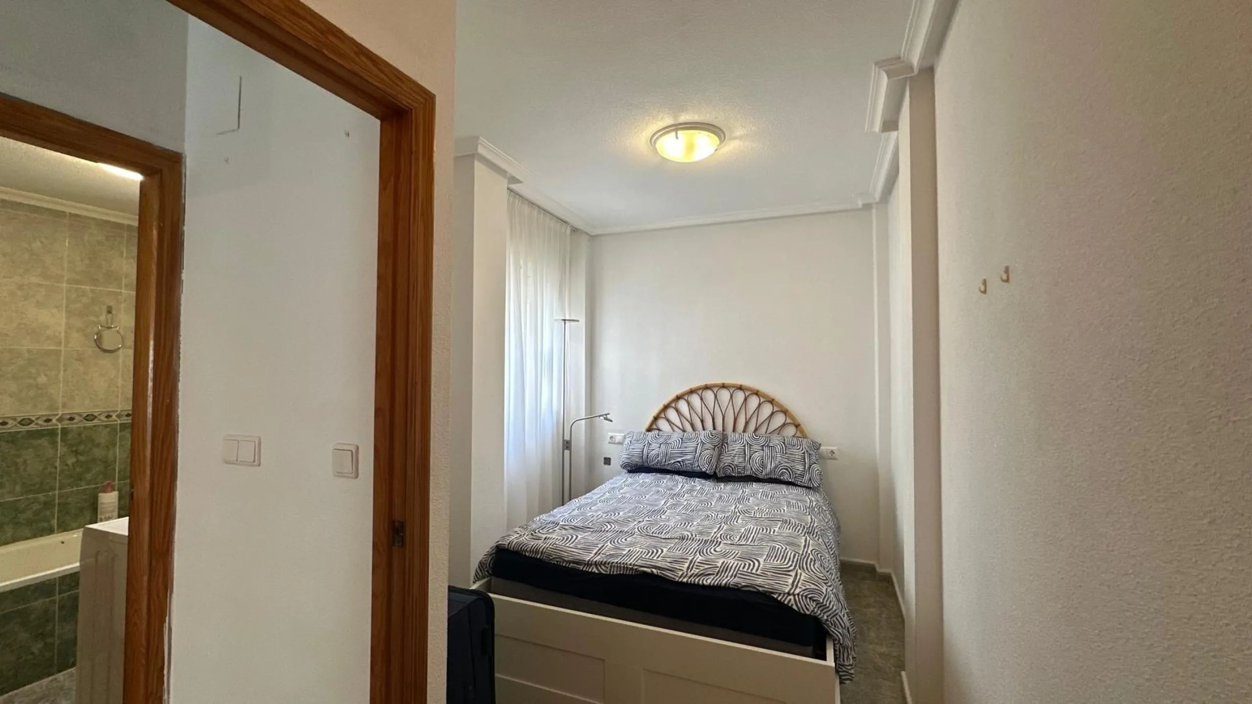 1 BEDROOM, 1 BATHROOM APARTMENT WITH TERRACE IN THE CENTER OF TORREVIEJA