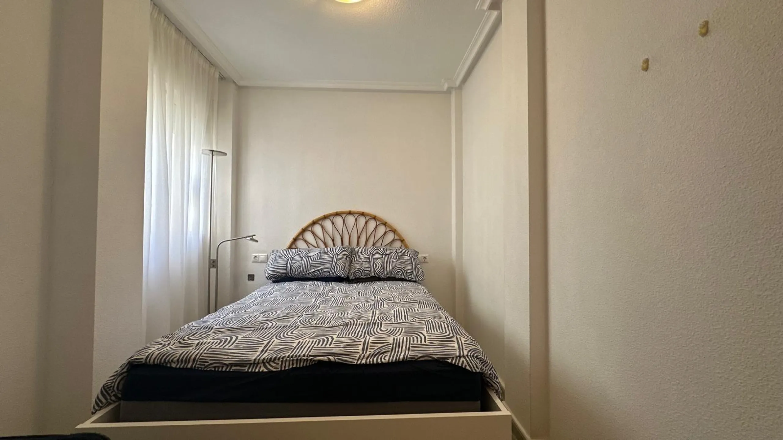 1 BEDROOM, 1 BATHROOM APARTMENT WITH TERRACE IN THE CENTER OF TORREVIEJA