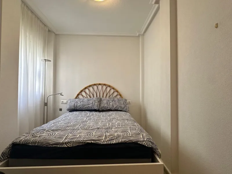 1 BEDROOM, 1 BATHROOM APARTMENT WITH TERRACE IN THE CENTER OF TORREVIEJA