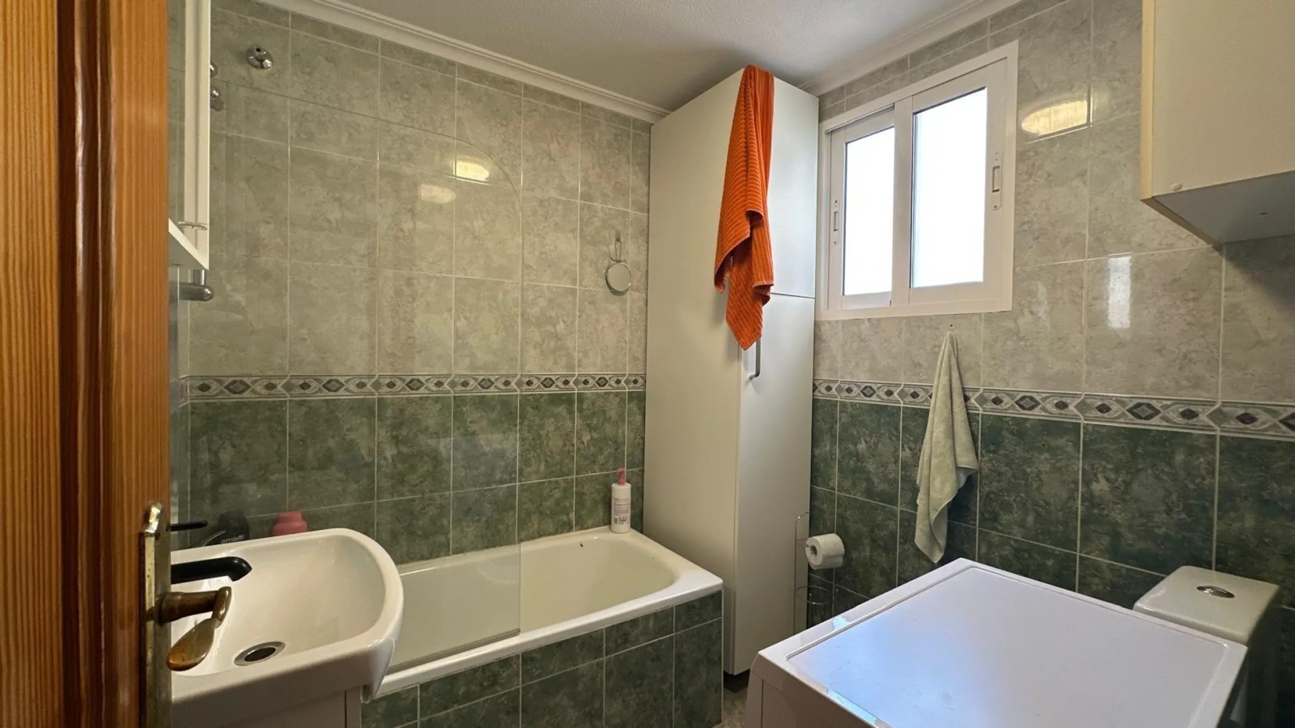 1 BEDROOM, 1 BATHROOM APARTMENT WITH TERRACE IN THE CENTER OF TORREVIEJA