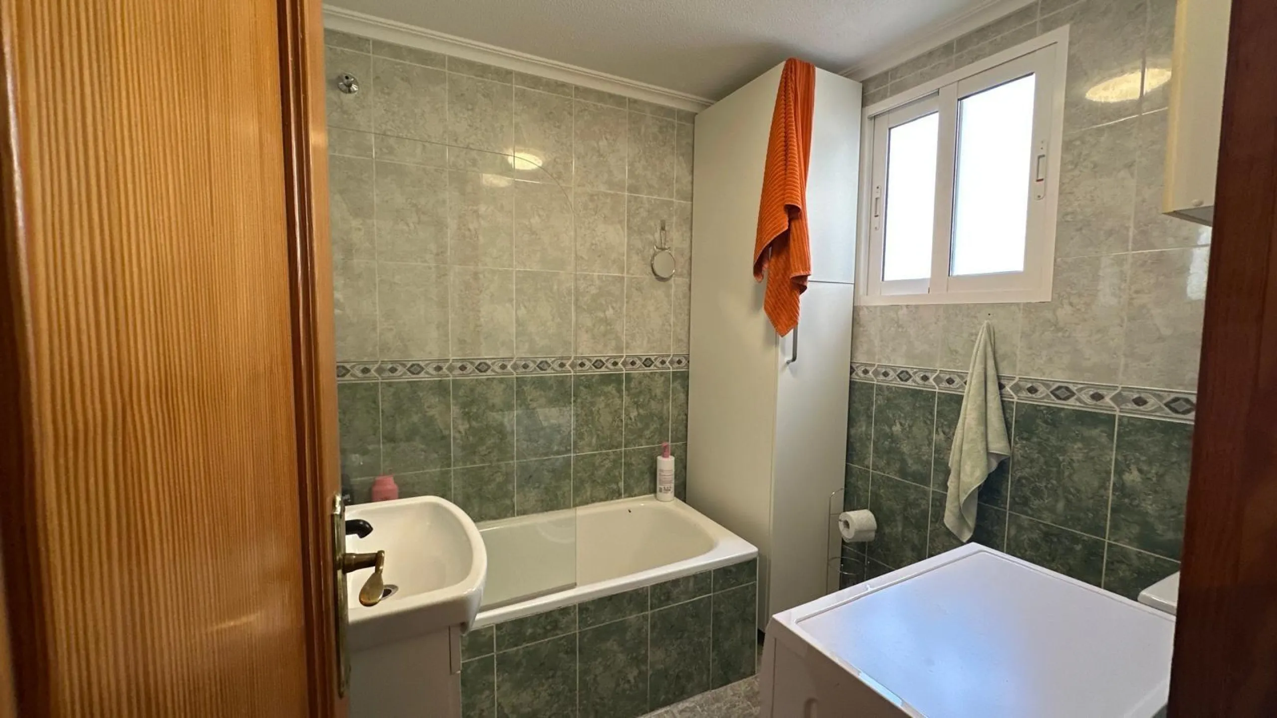 1 BEDROOM, 1 BATHROOM APARTMENT WITH TERRACE IN THE CENTER OF TORREVIEJA