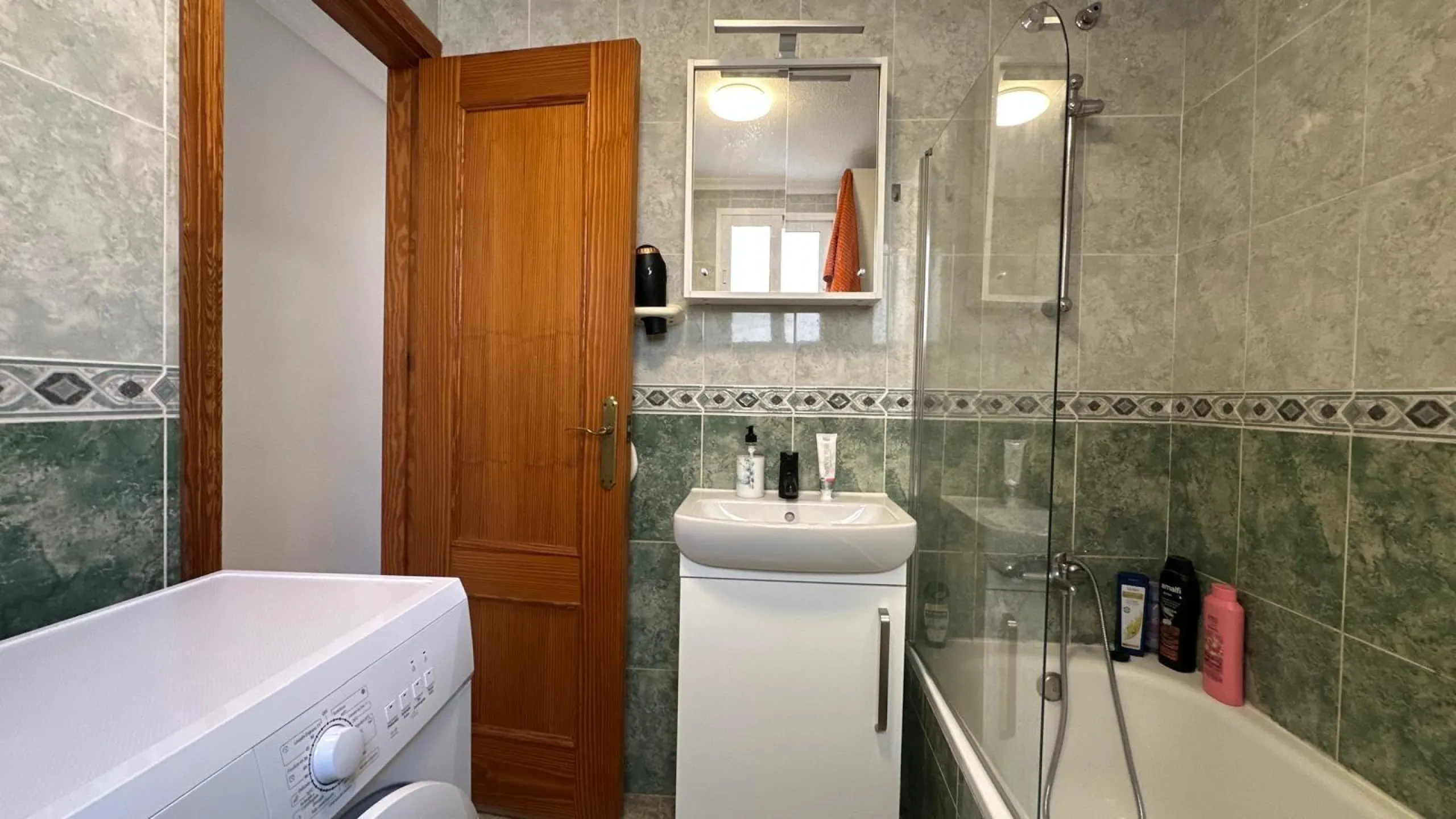 1 BEDROOM, 1 BATHROOM APARTMENT WITH TERRACE IN THE CENTER OF TORREVIEJA