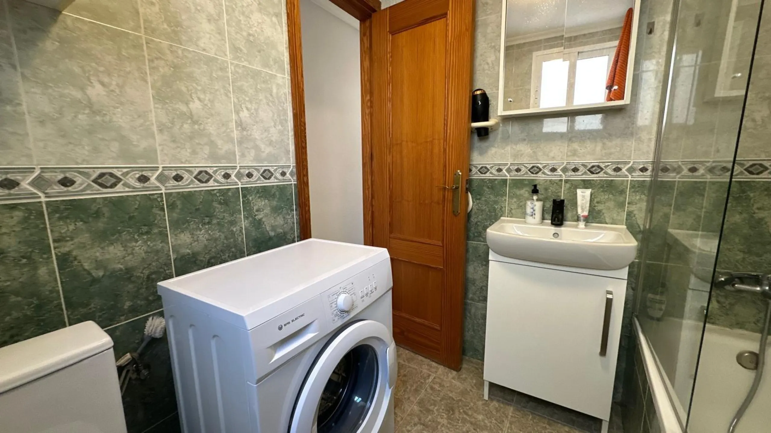 1 BEDROOM, 1 BATHROOM APARTMENT WITH TERRACE IN THE CENTER OF TORREVIEJA