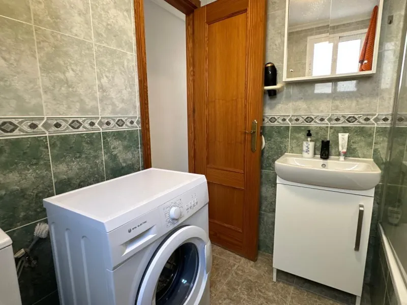 1 BEDROOM, 1 BATHROOM APARTMENT WITH TERRACE IN THE CENTER OF TORREVIEJA