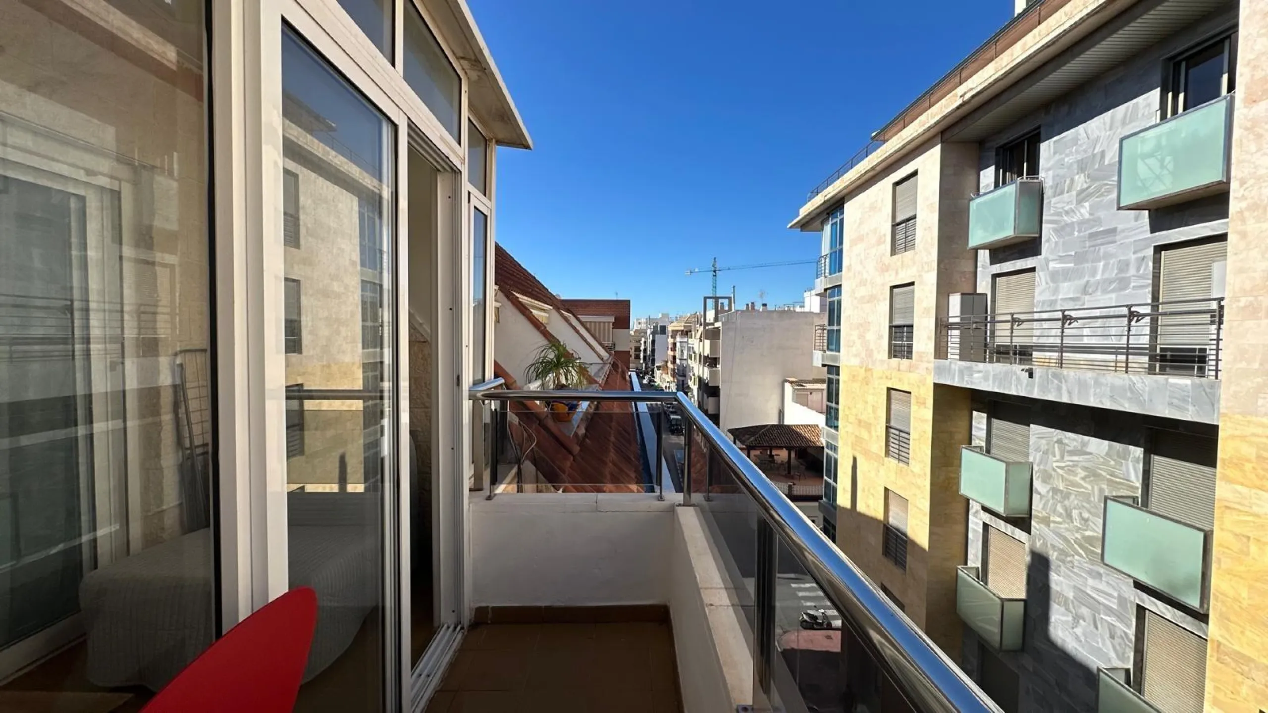 1 BEDROOM, 1 BATHROOM APARTMENT WITH TERRACE IN THE CENTER OF TORREVIEJA