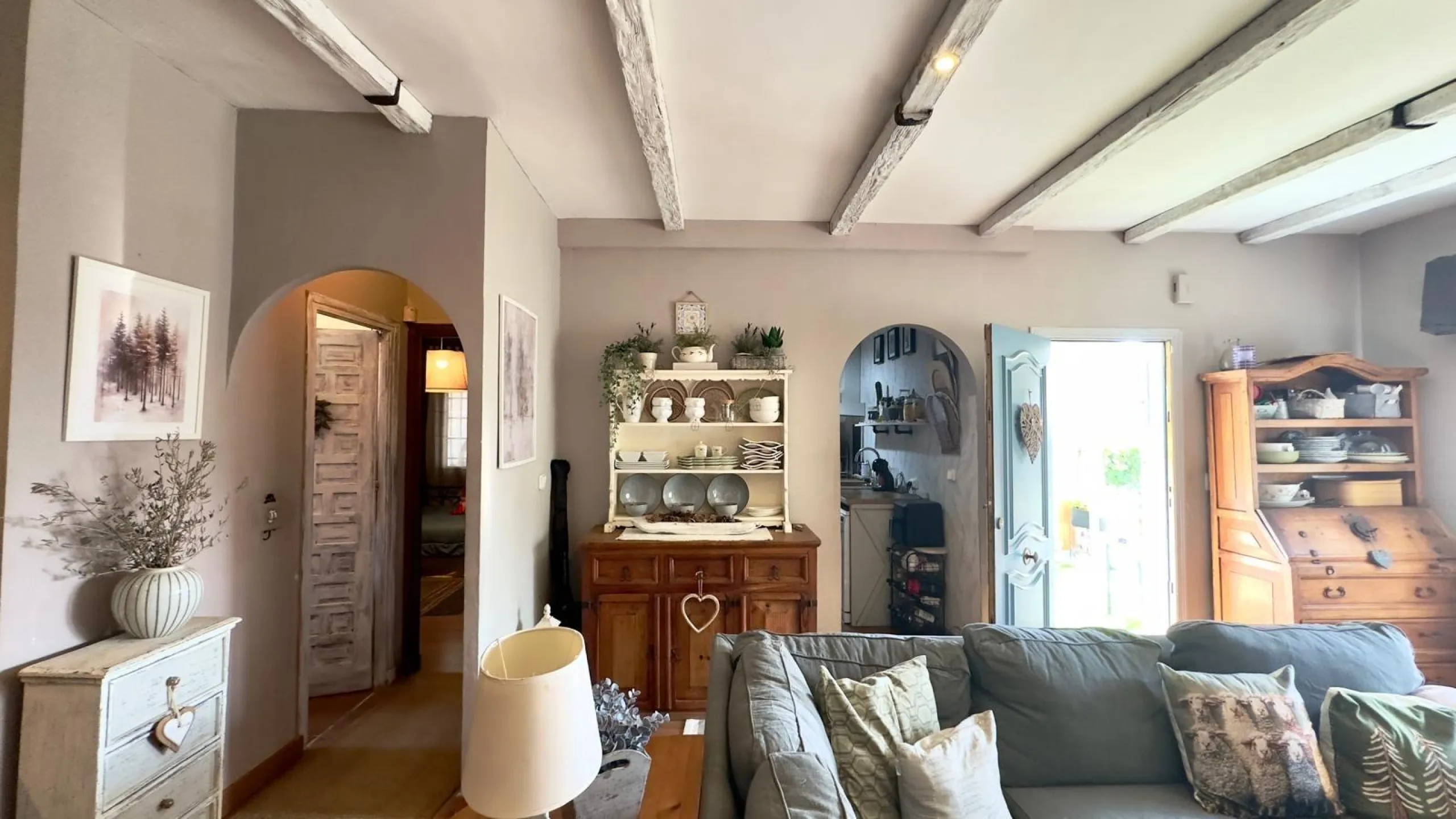 DETACHED VILLA WITH 800M2 PLOT WITH 3 BEDROOMS, 1 BATHROOM AND 1 TOILET