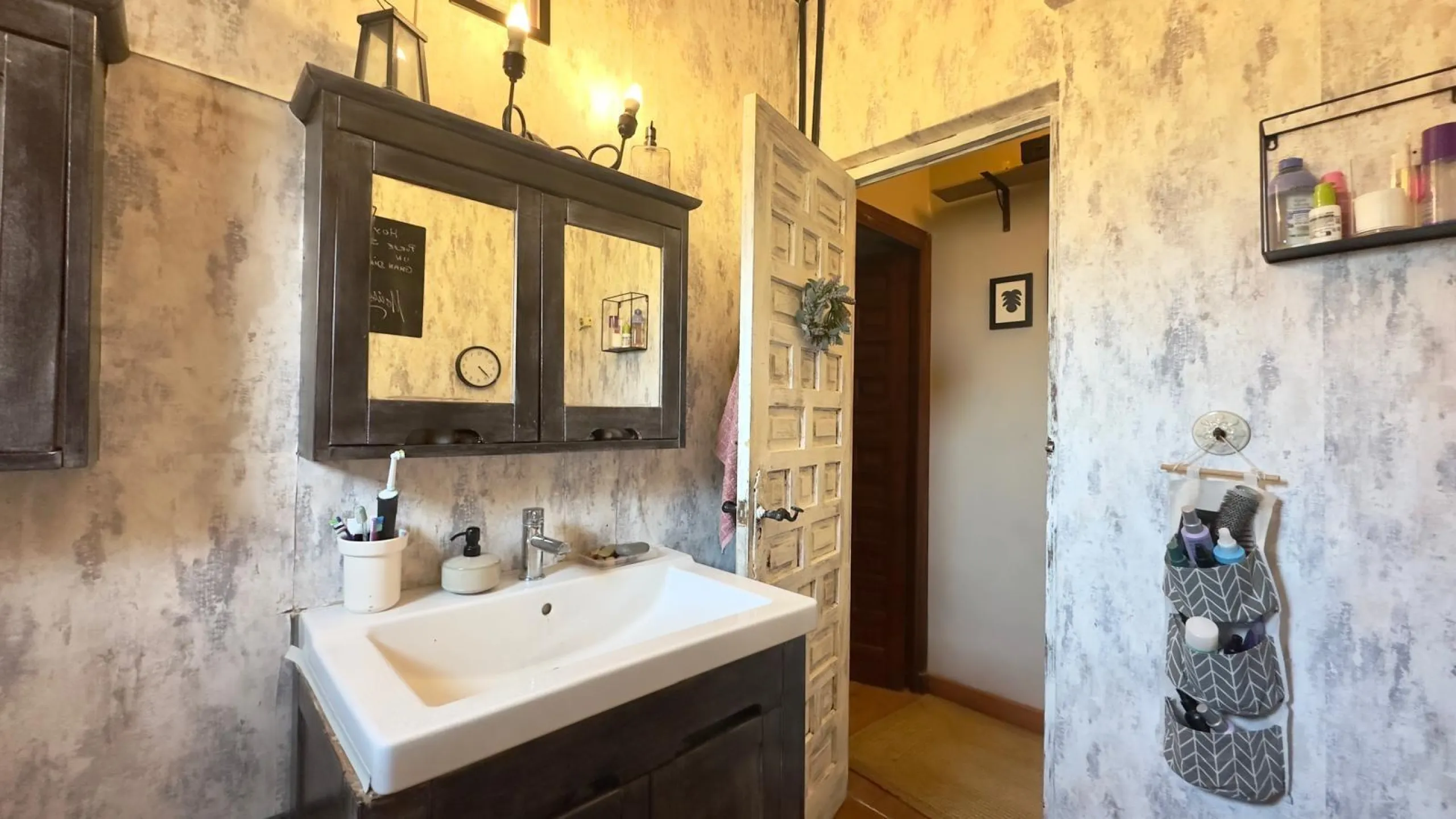DETACHED VILLA WITH 800M2 PLOT WITH 3 BEDROOMS, 1 BATHROOM AND 1 TOILET