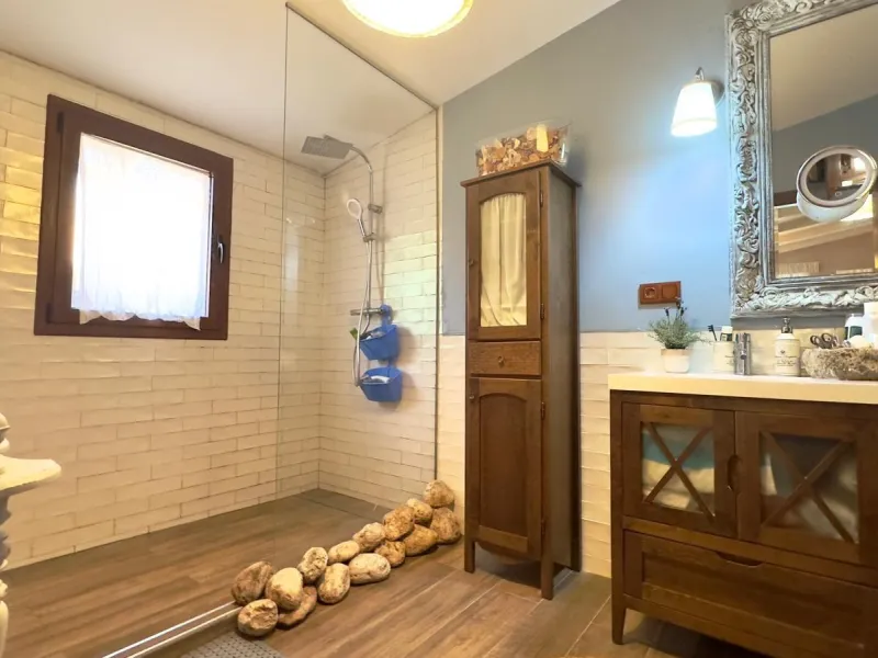 DETACHED VILLA WITH 800M2 PLOT WITH 3 BEDROOMS, 1 BATHROOM AND 1 TOILET
