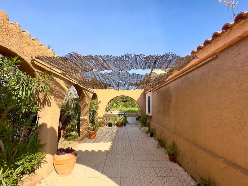 DETACHED VILLA WITH 800M2 PLOT WITH 3 BEDROOMS, 1 BATHROOM AND 1 TOILET