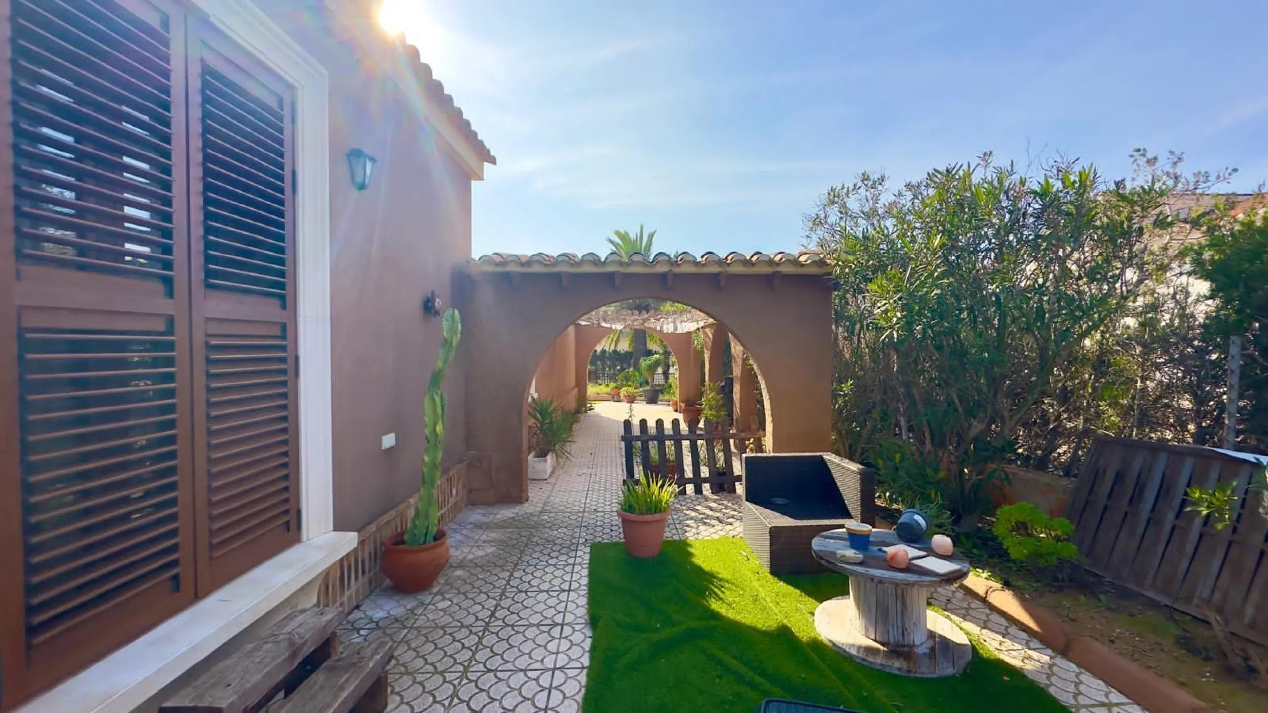 DETACHED VILLA WITH 800M2 PLOT WITH 3 BEDROOMS, 1 BATHROOM AND 1 TOILET
