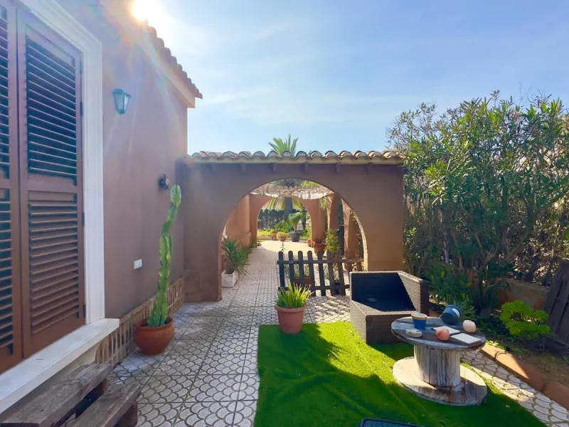 DETACHED VILLA WITH 800M2 PLOT WITH 3 BEDROOMS, 1 BATHROOM AND 1 TOILET