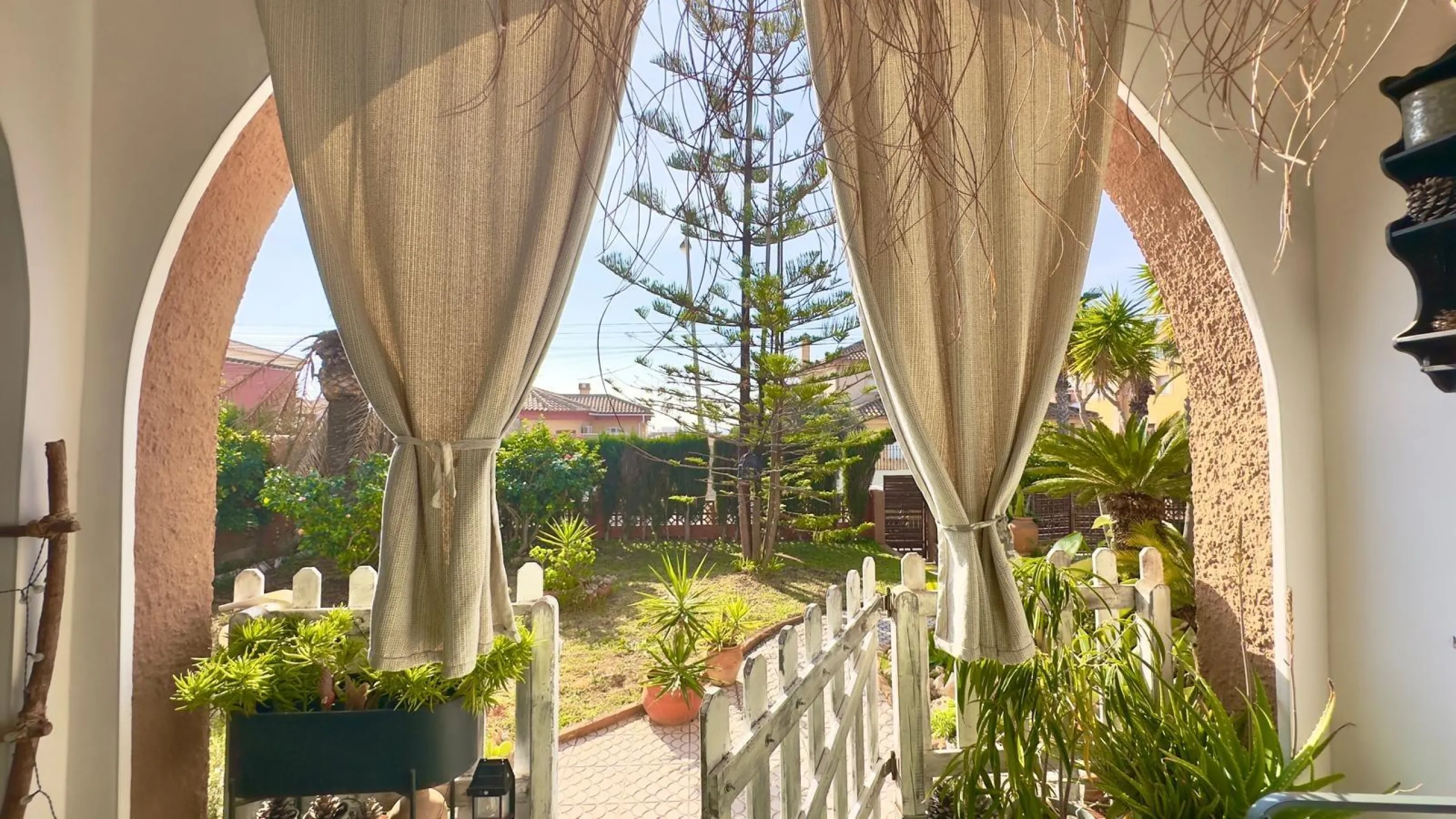 DETACHED VILLA WITH 800M2 PLOT WITH 3 BEDROOMS, 1 BATHROOM AND 1 TOILET
