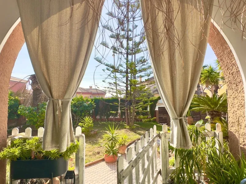 DETACHED VILLA WITH 800M2 PLOT WITH 3 BEDROOMS, 1 BATHROOM AND 1 TOILET