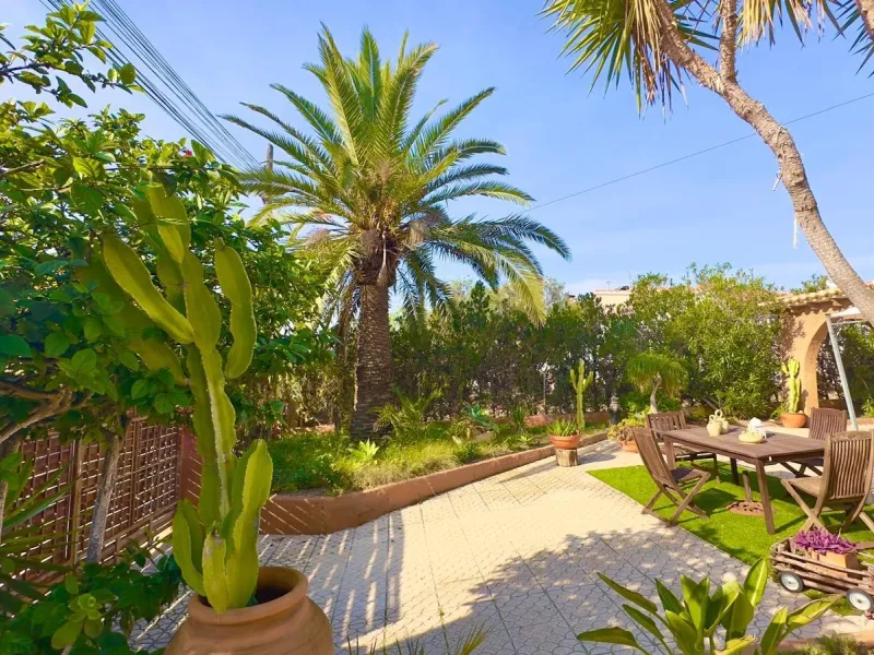 DETACHED VILLA WITH 800M2 PLOT WITH 3 BEDROOMS, 1 BATHROOM AND 1 TOILET