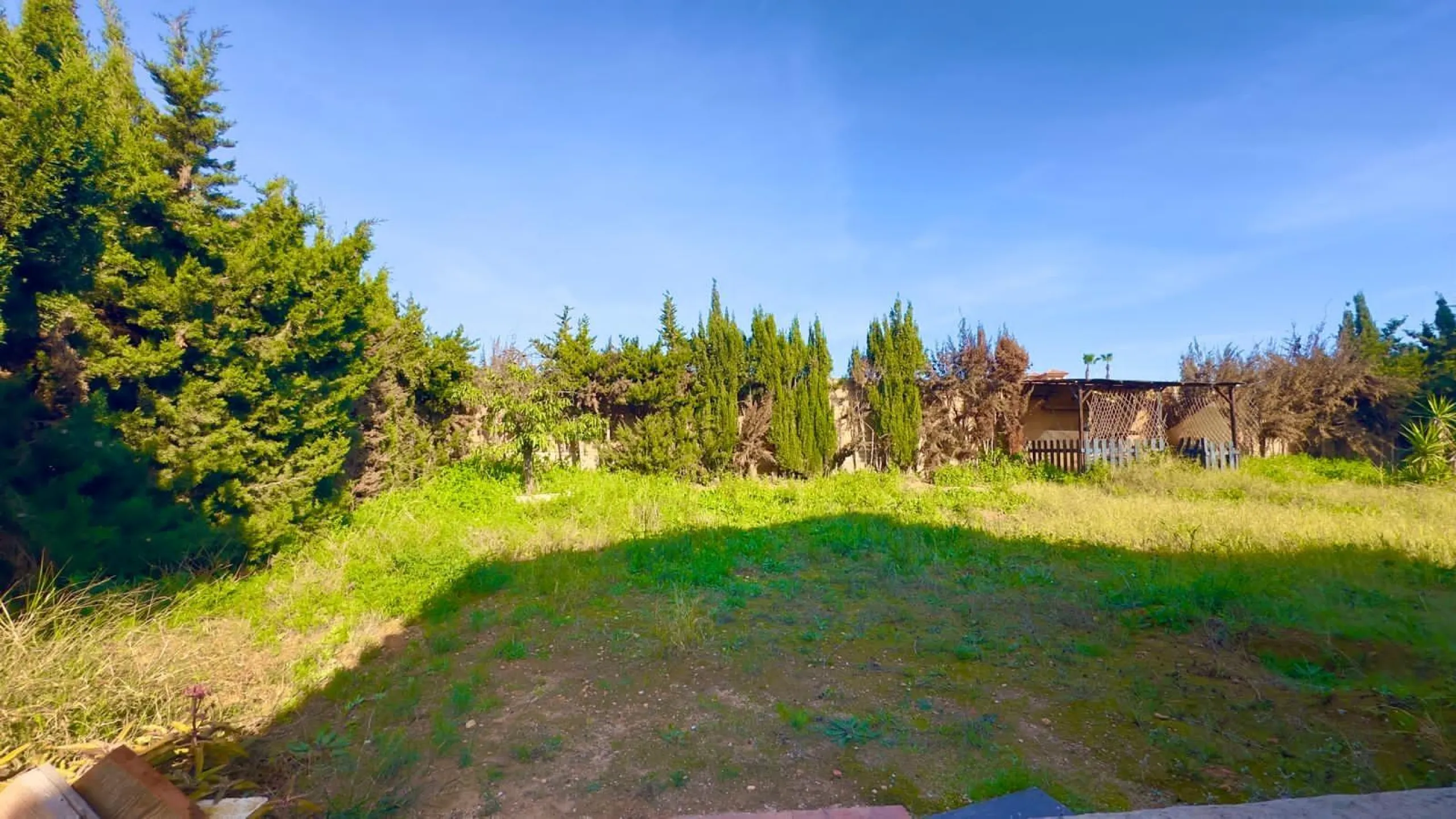 DETACHED VILLA WITH 800M2 PLOT WITH 3 BEDROOMS, 1 BATHROOM AND 1 TOILET