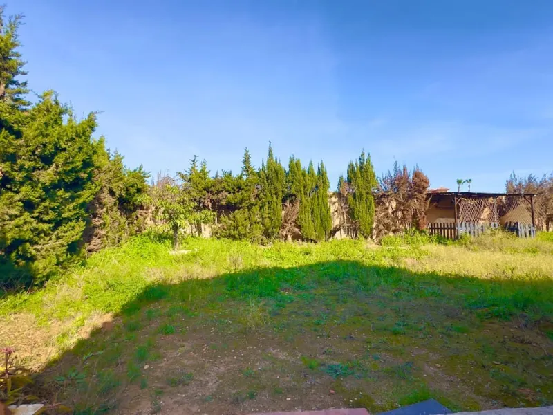 DETACHED VILLA WITH 800M2 PLOT WITH 3 BEDROOMS, 1 BATHROOM AND 1 TOILET
