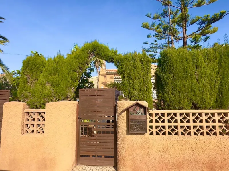 DETACHED VILLA WITH 800M2 PLOT WITH 3 BEDROOMS, 1 BATHROOM AND 1 TOILET