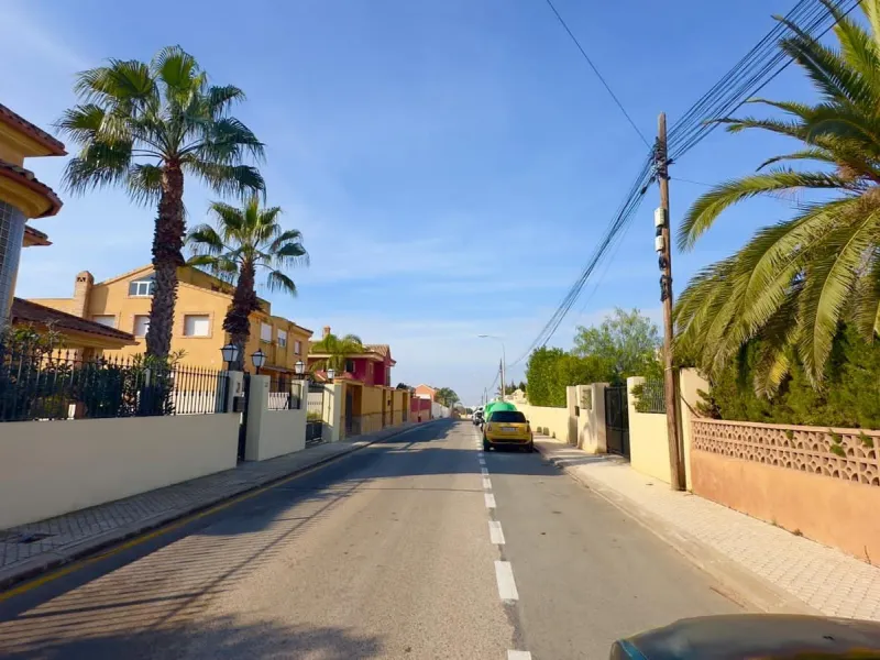 DETACHED VILLA WITH 800M2 PLOT WITH 3 BEDROOMS, 1 BATHROOM AND 1 TOILET