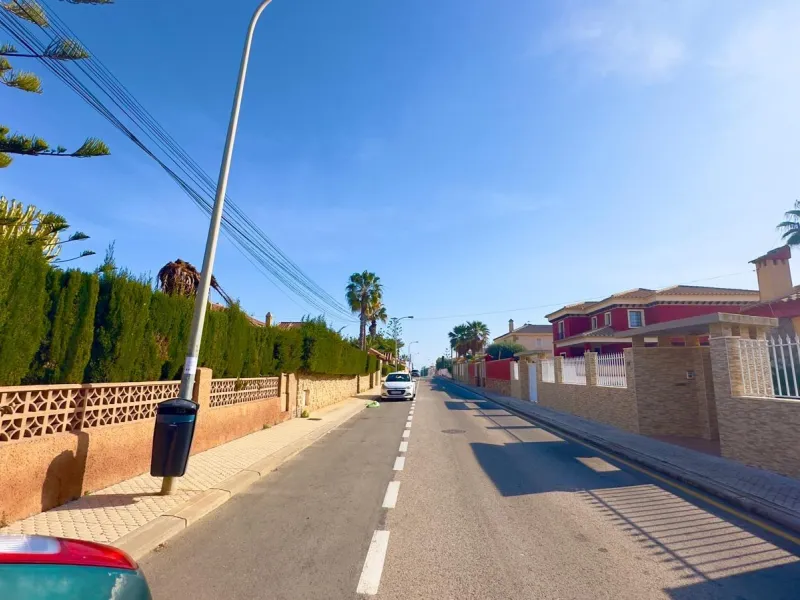 DETACHED VILLA WITH 800M2 PLOT WITH 3 BEDROOMS, 1 BATHROOM AND 1 TOILET