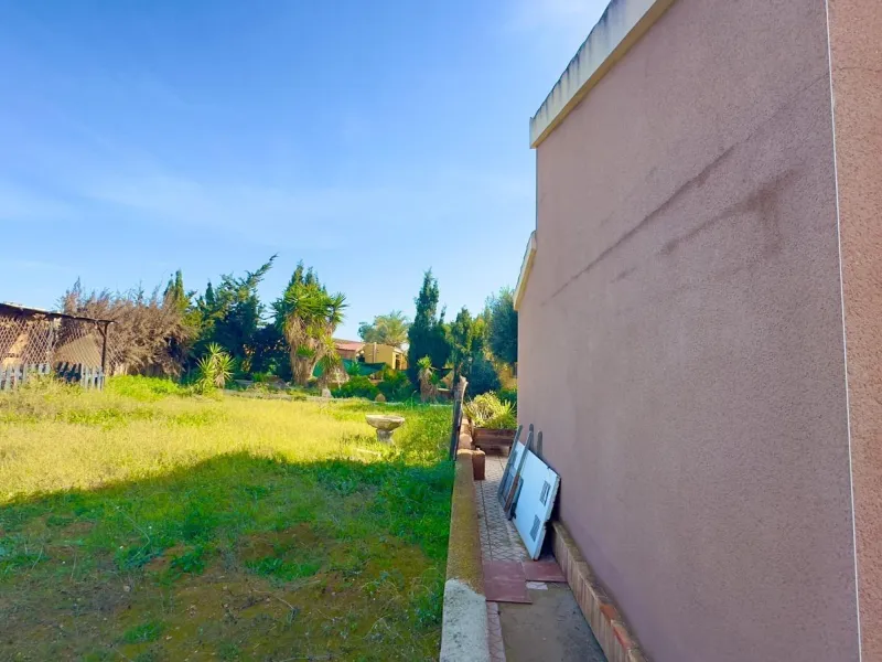 DETACHED VILLA WITH 800M2 PLOT WITH 3 BEDROOMS, 1 BATHROOM AND 1 TOILET