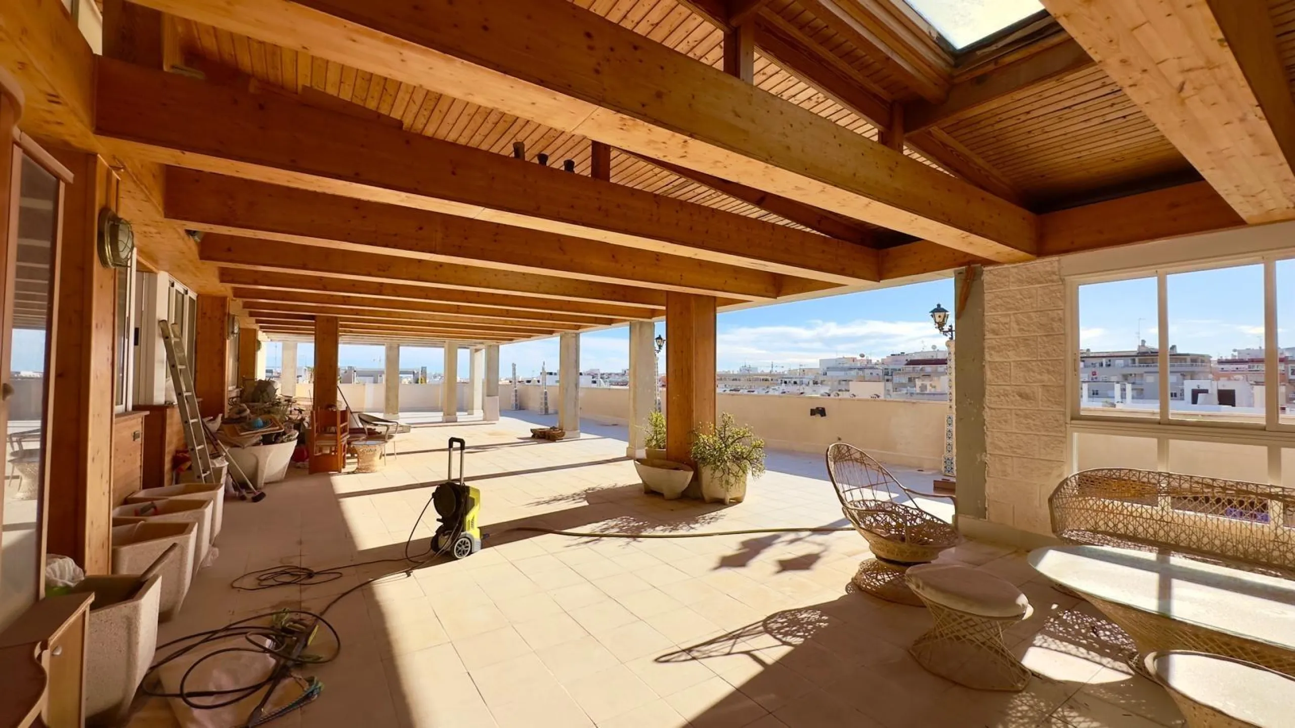 2 BEDROOM, 2 BATHROOM PENTHOUSE IN TORREVIEJA