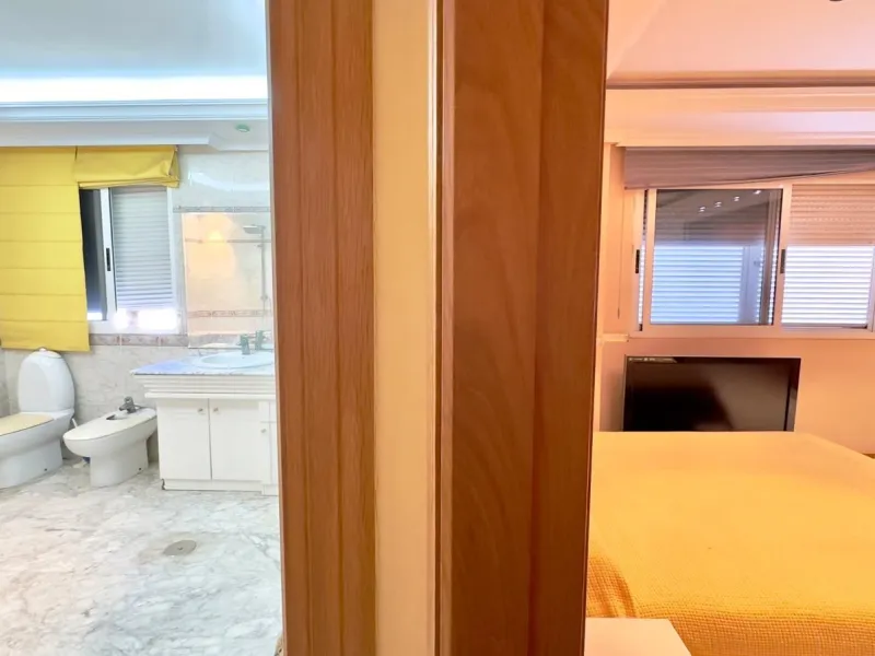 2 BEDROOM, 2 BATHROOM PENTHOUSE IN TORREVIEJA