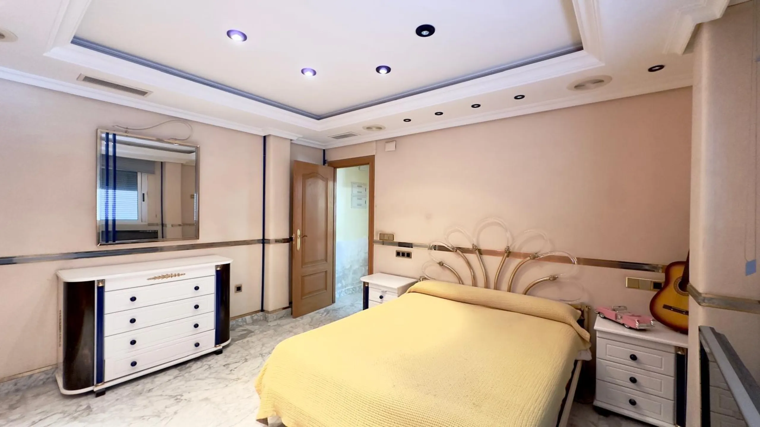 2 BEDROOM, 2 BATHROOM PENTHOUSE IN TORREVIEJA