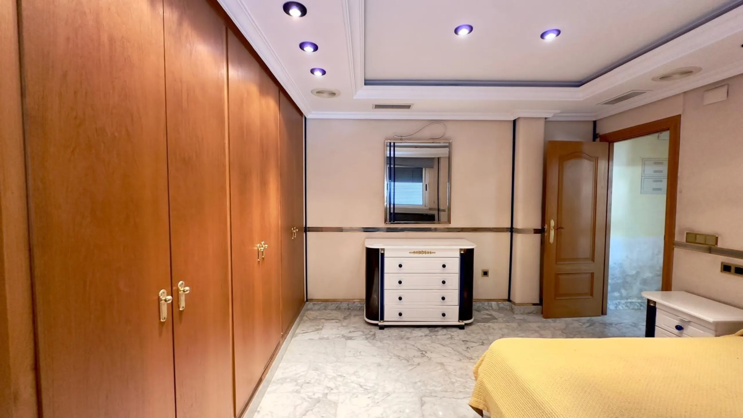 2 BEDROOM, 2 BATHROOM PENTHOUSE IN TORREVIEJA