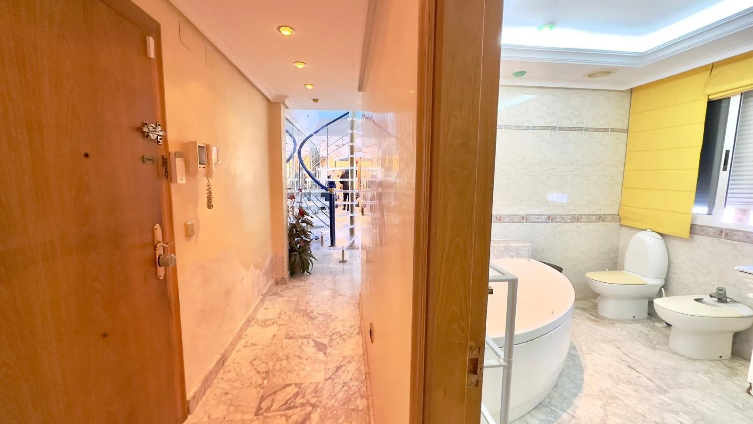 2 BEDROOM, 2 BATHROOM PENTHOUSE IN TORREVIEJA