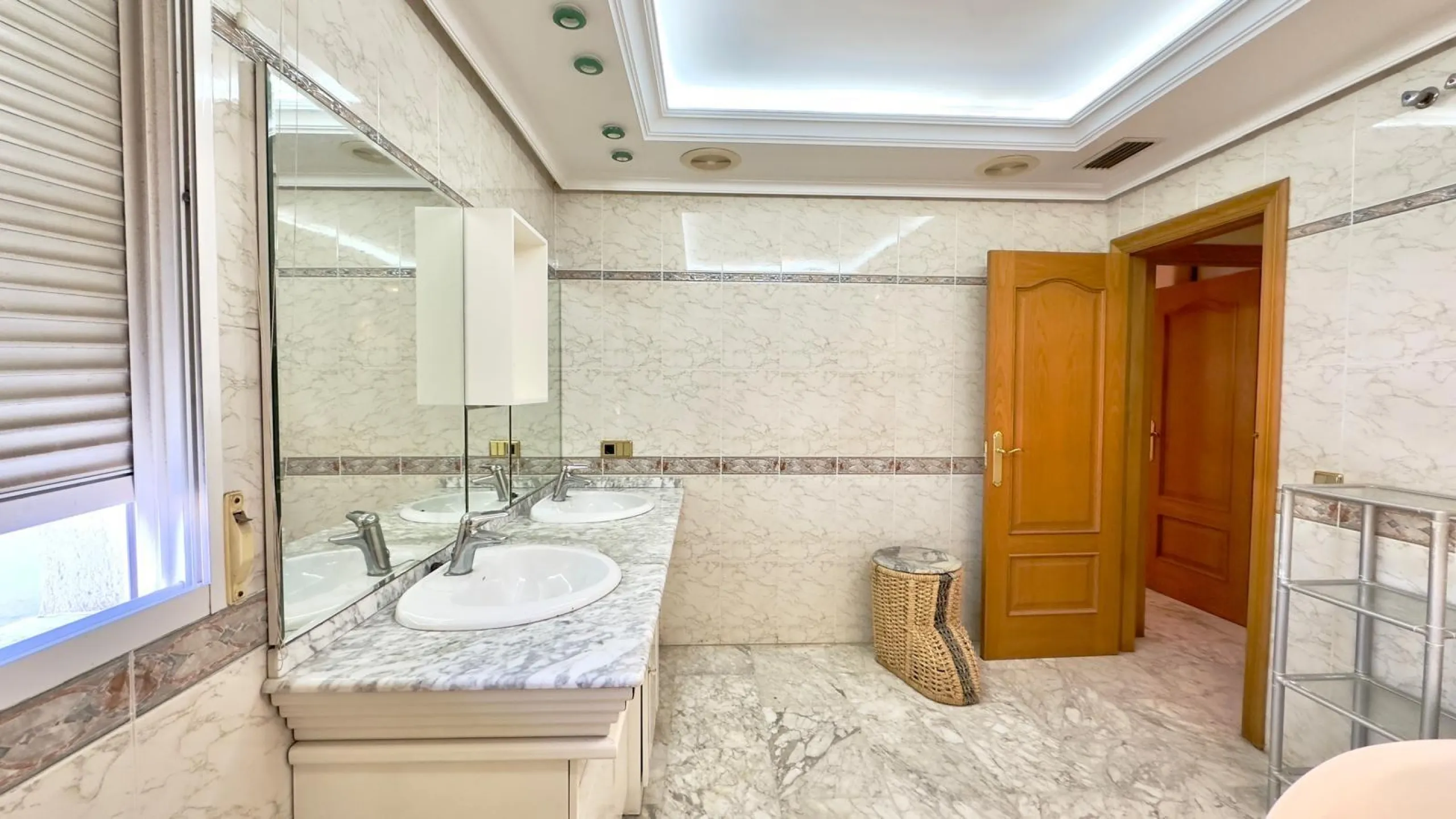 2 BEDROOM, 2 BATHROOM PENTHOUSE IN TORREVIEJA