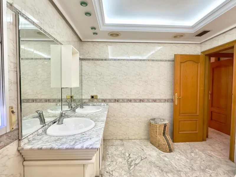 2 BEDROOM, 2 BATHROOM PENTHOUSE IN TORREVIEJA