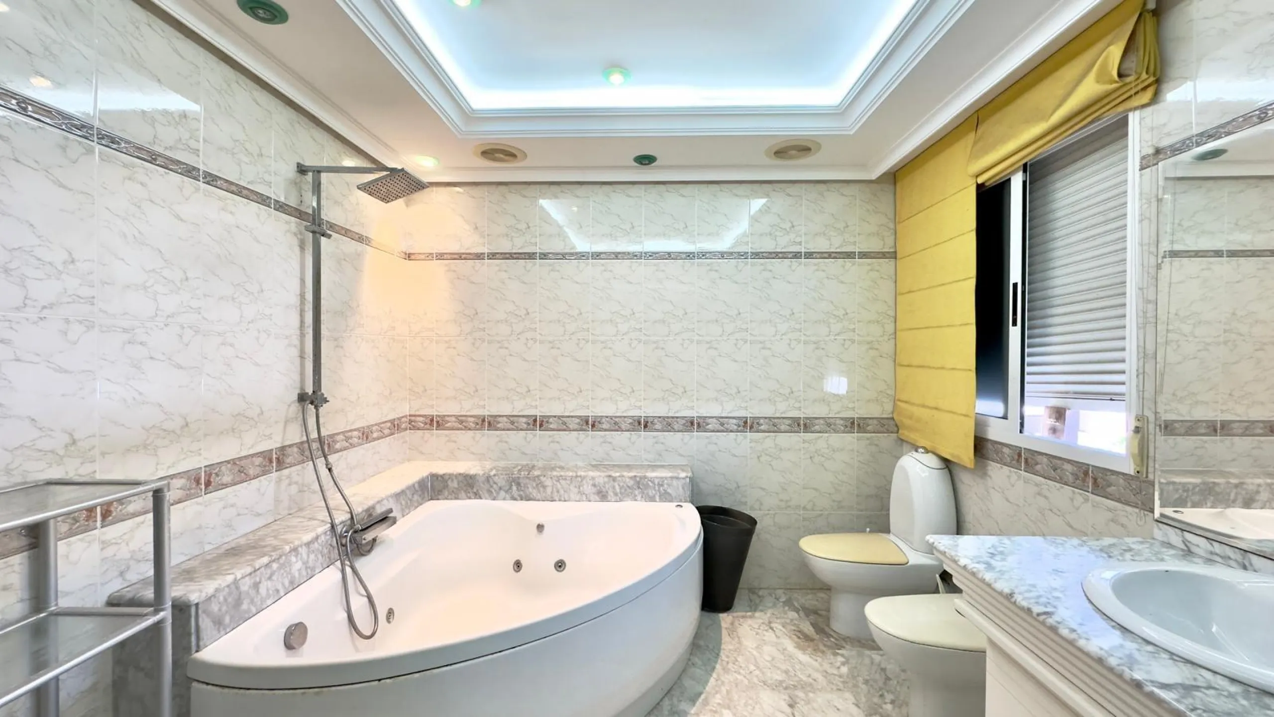2 BEDROOM, 2 BATHROOM PENTHOUSE IN TORREVIEJA