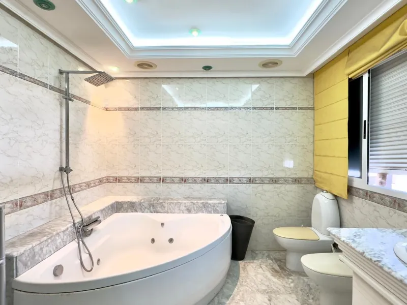 2 BEDROOM, 2 BATHROOM PENTHOUSE IN TORREVIEJA