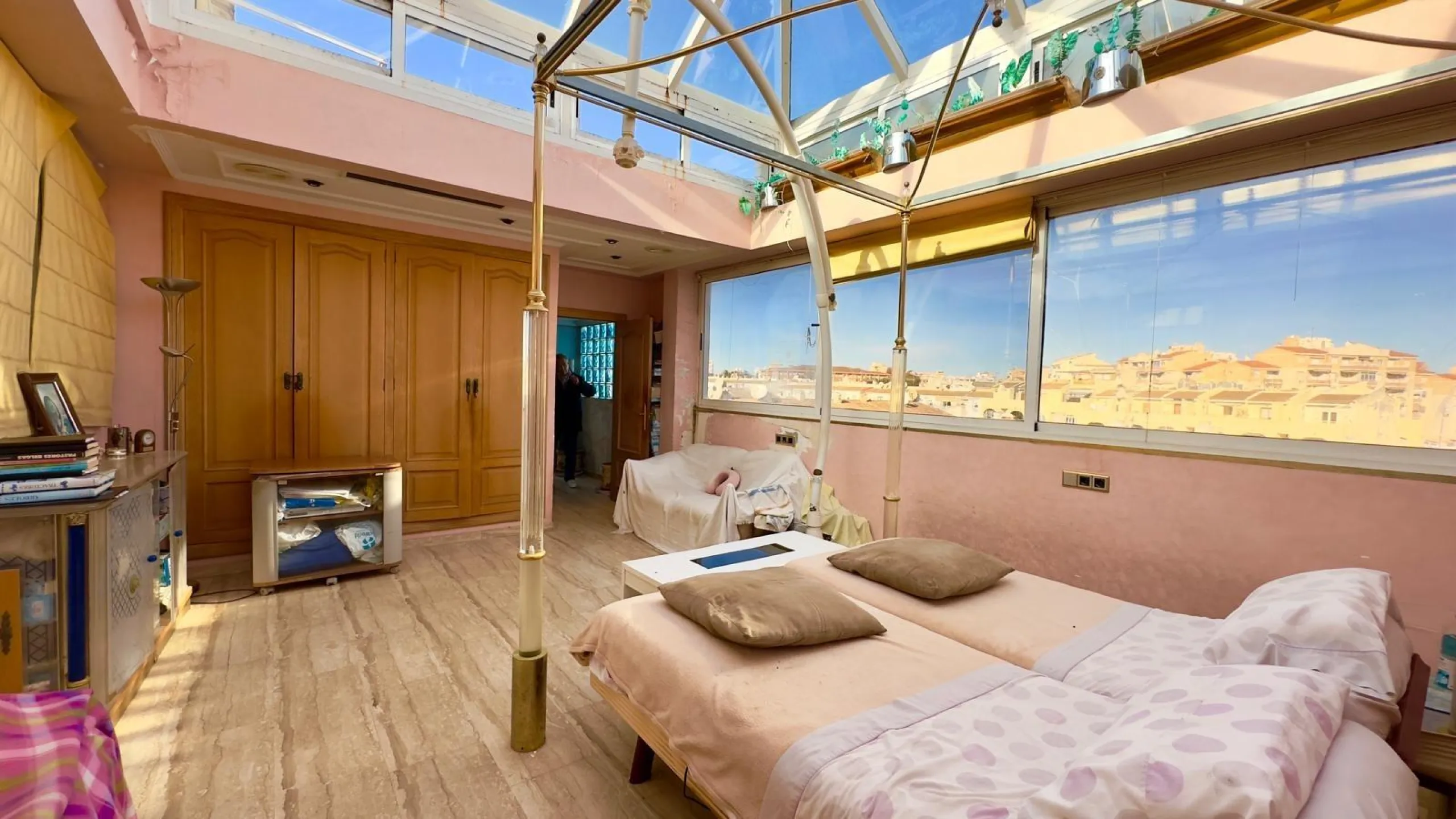 2 BEDROOM, 2 BATHROOM PENTHOUSE IN TORREVIEJA
