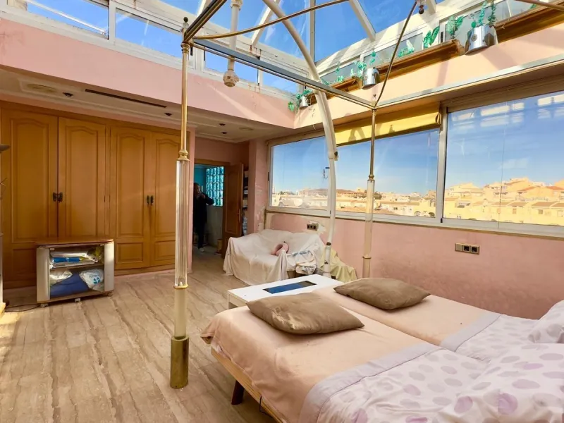 2 BEDROOM, 2 BATHROOM PENTHOUSE IN TORREVIEJA